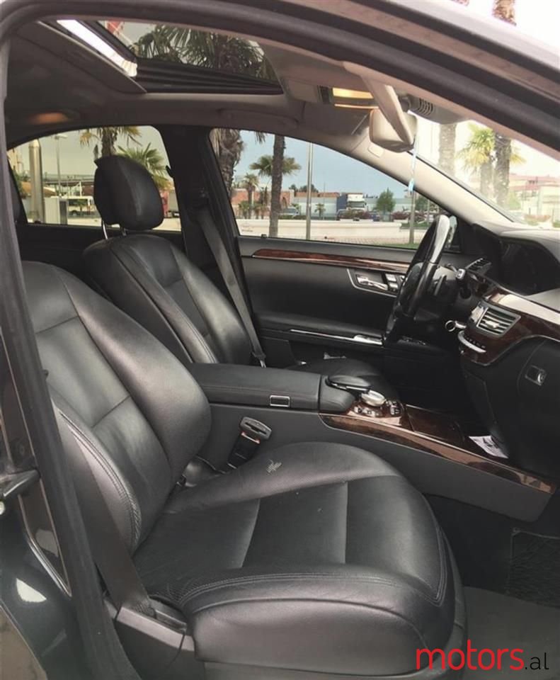 2011' Mercedes-Benz SL 350 photo #4