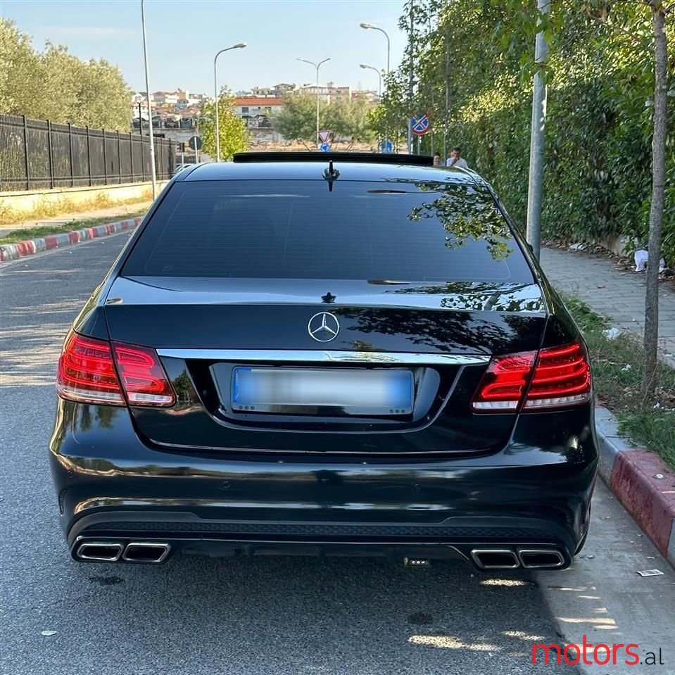 2011' Mercedes-Benz E 350 photo #3