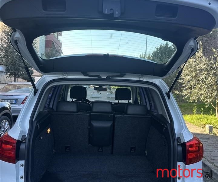 2015' Volkswagen Tiguan photo #4