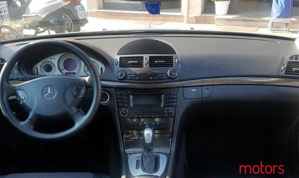 2003' Mercedes-Benz E 200 photo #2