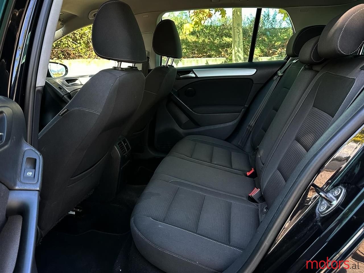 2010' Volkswagen Golf photo #6