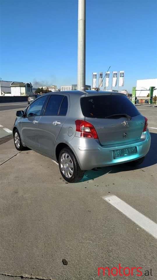 2010' Toyota Yaris photo #3