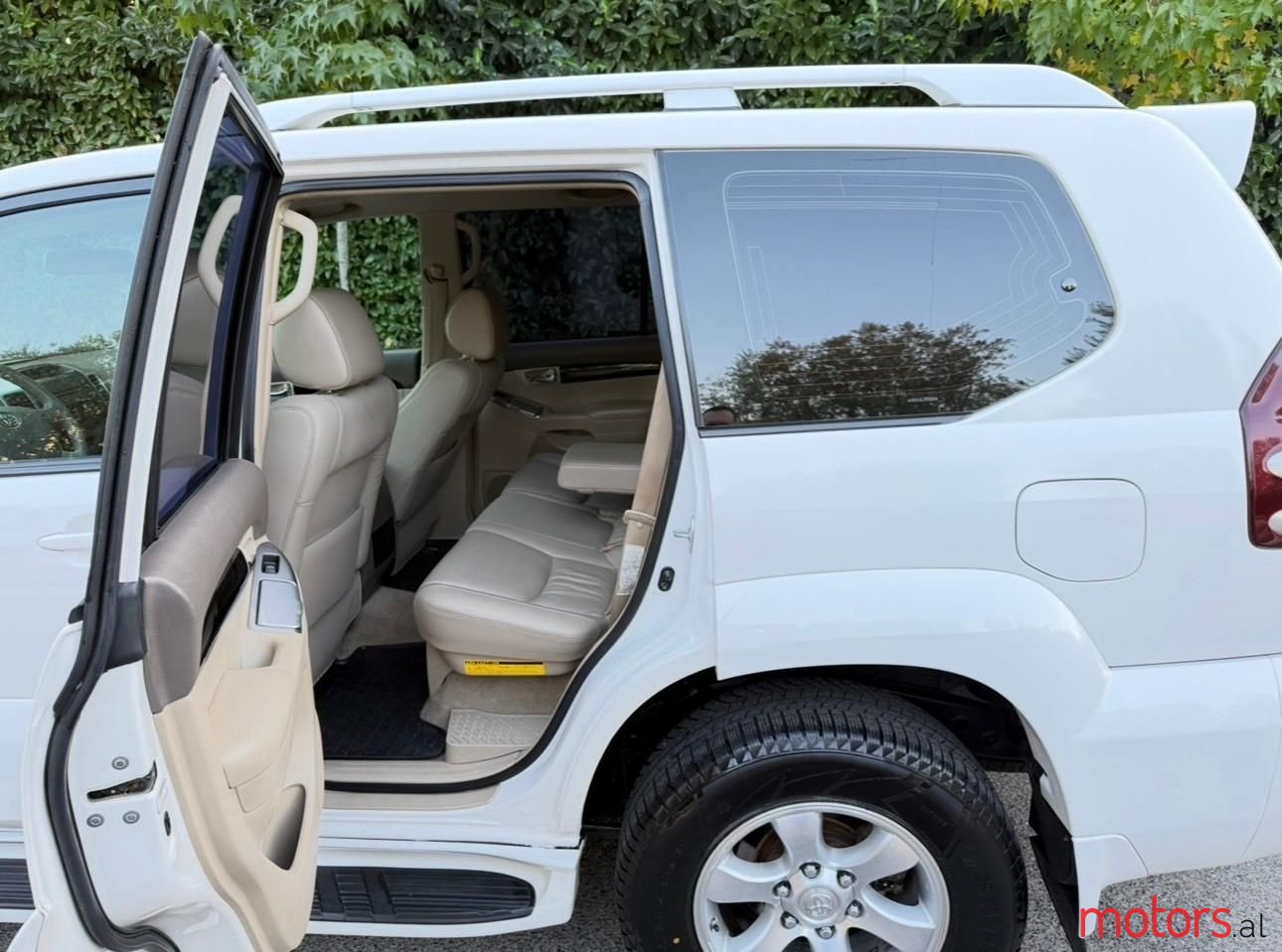 2008' Toyota Land Crusier photo #2