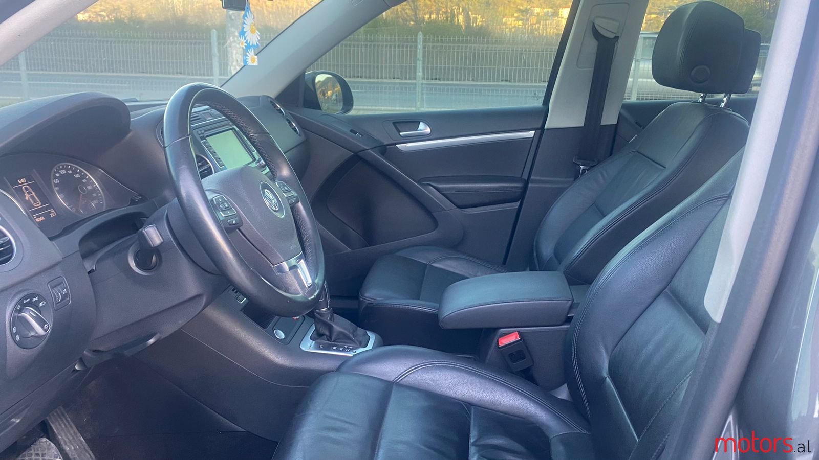 2016' Volkswagen Tiguan photo #7