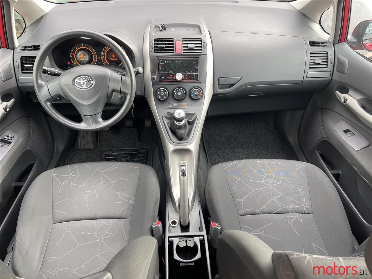 2010' Toyota Auris photo #5