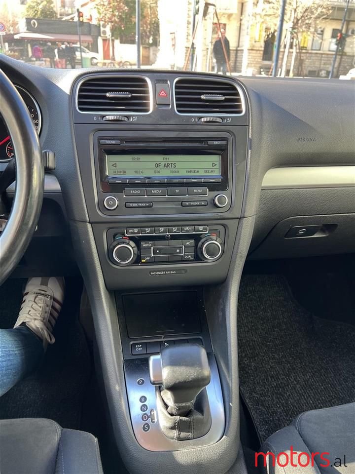 2010' Volkswagen Golf photo #5