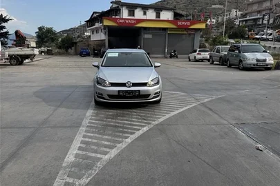 2013' Volkswagen Golf