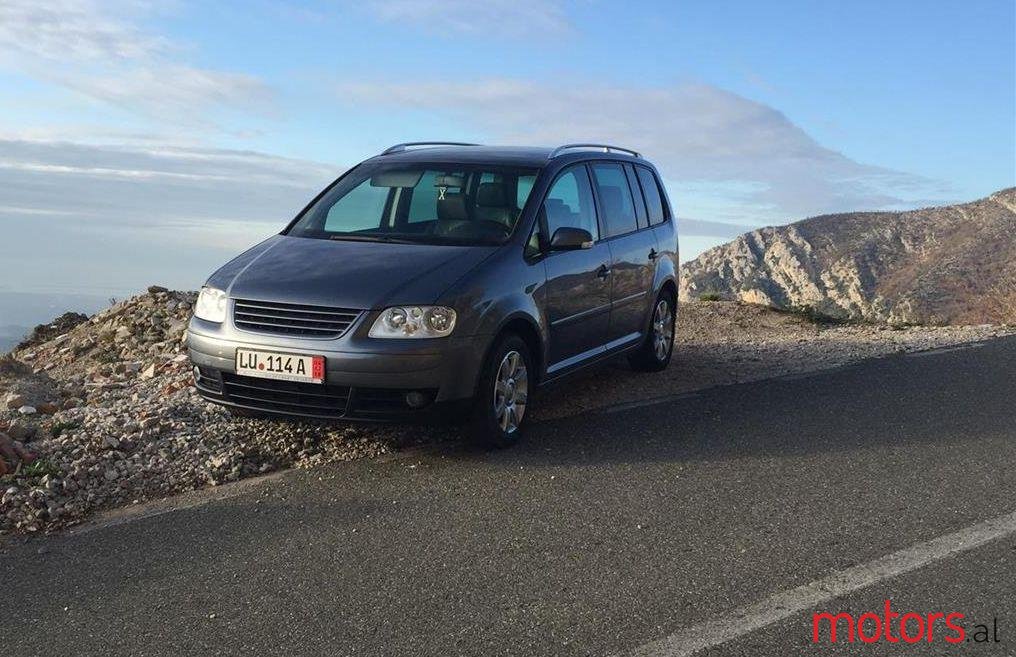 2004' Volkswagen Touran photo #2