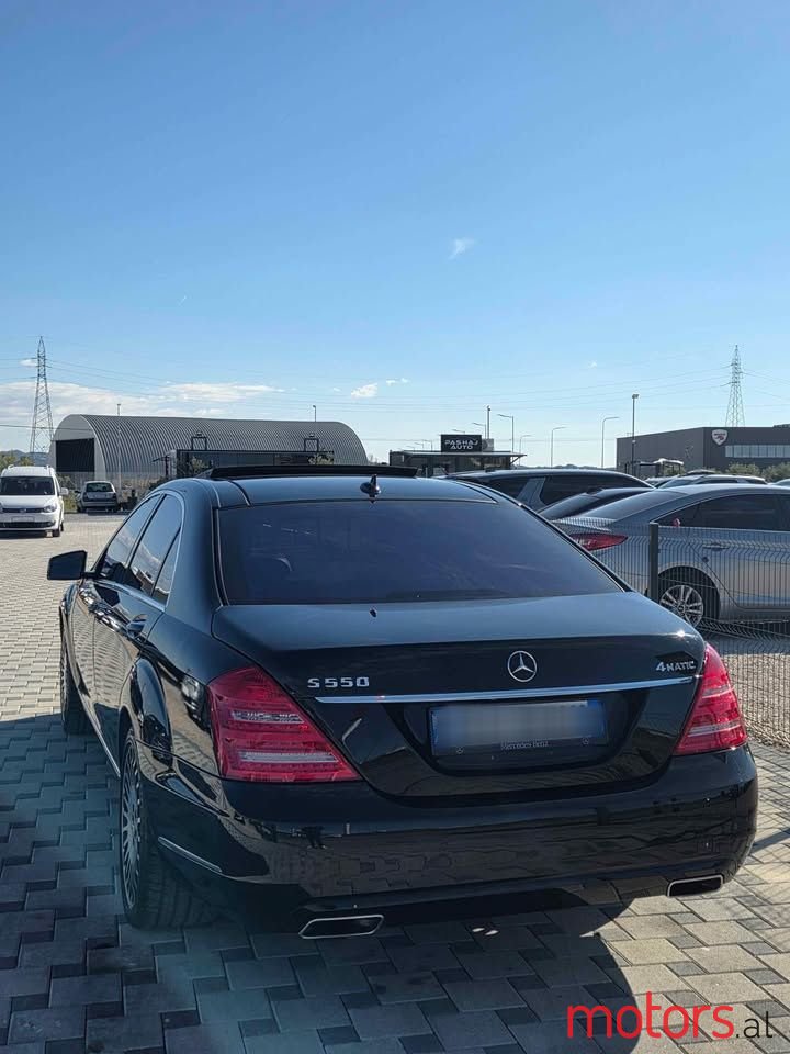 2011' Mercedes-Benz S 550 photo #5