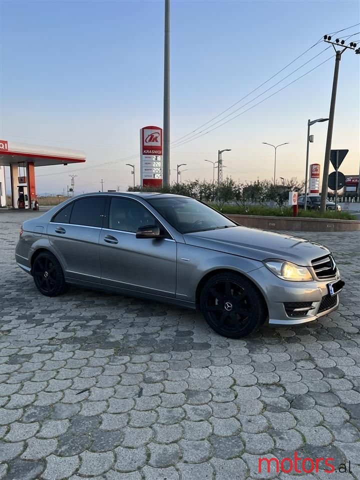 2009' Mercedes-Benz 220 photo #6