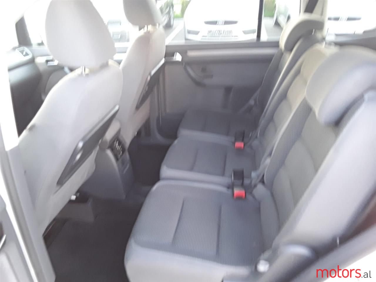 2011' Volkswagen Touran photo #6