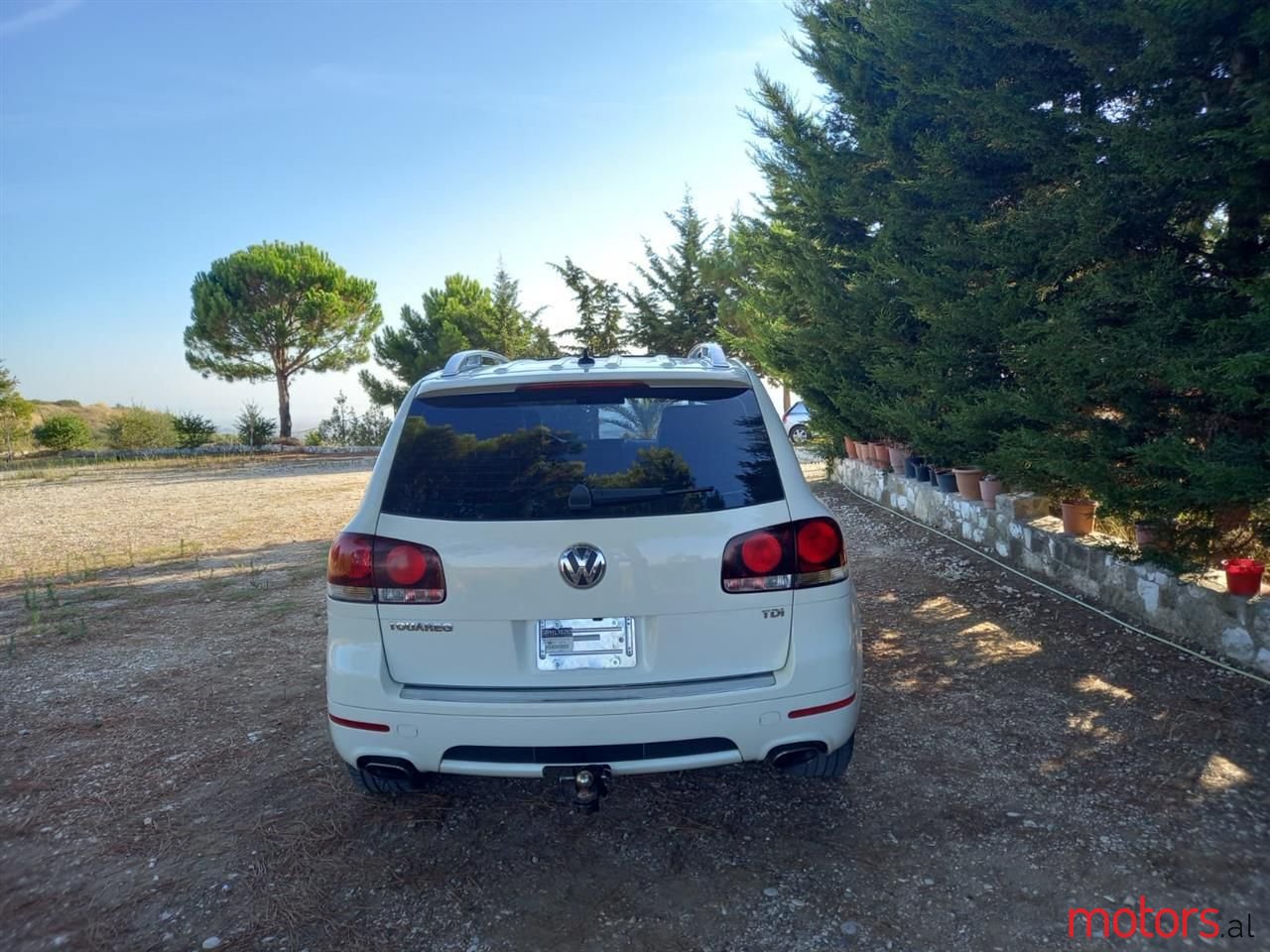 2010' Volkswagen Touareg photo #2