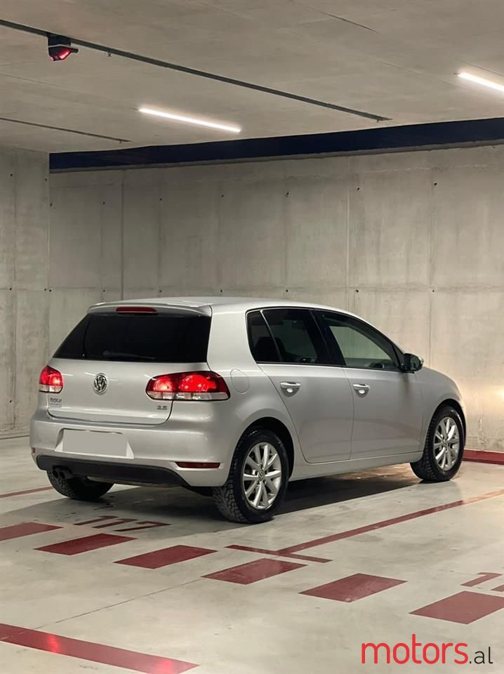 2010' Volkswagen Golf photo #5