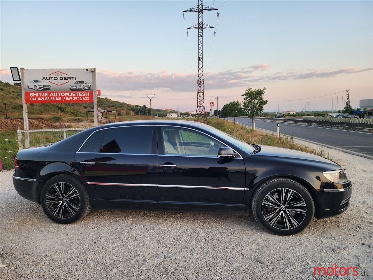 2015' Volkswagen Phaeton photo #3