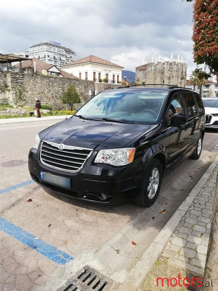 2011' Chrysler Grand Voyager photo #2