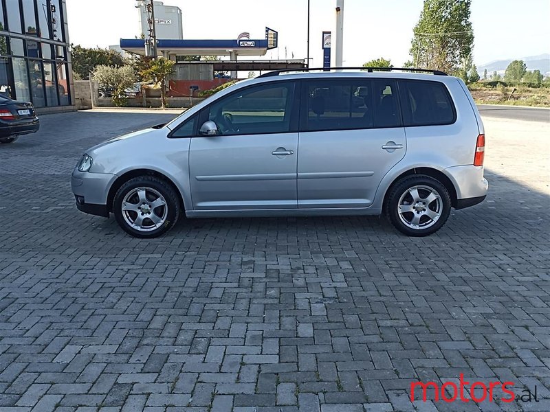 2005' Volkswagen Touran photo #4