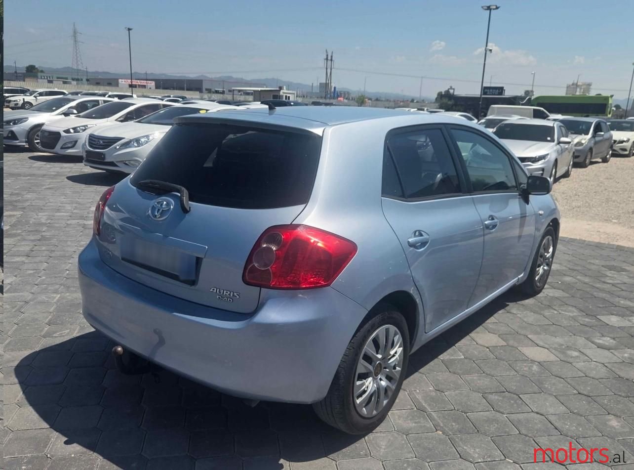 2008' Toyota Auris photo #3