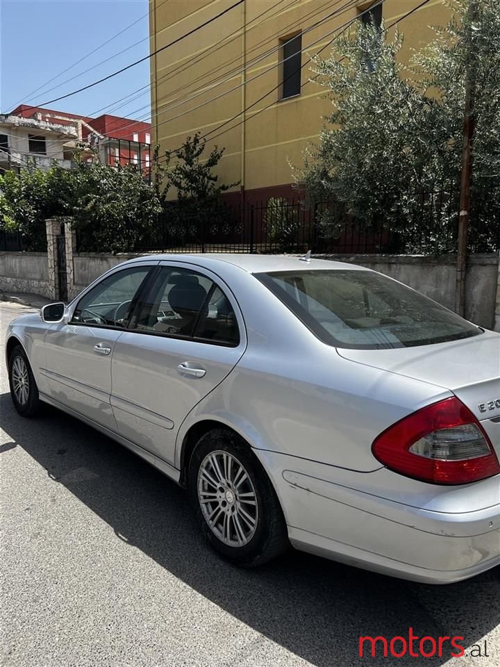 2009' Mercedes-Benz E 200 photo #2