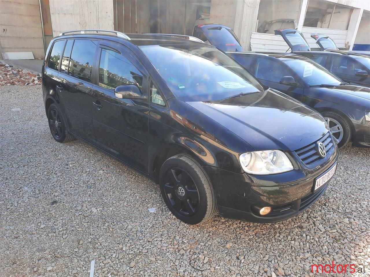 2005' Volkswagen Touran photo #3