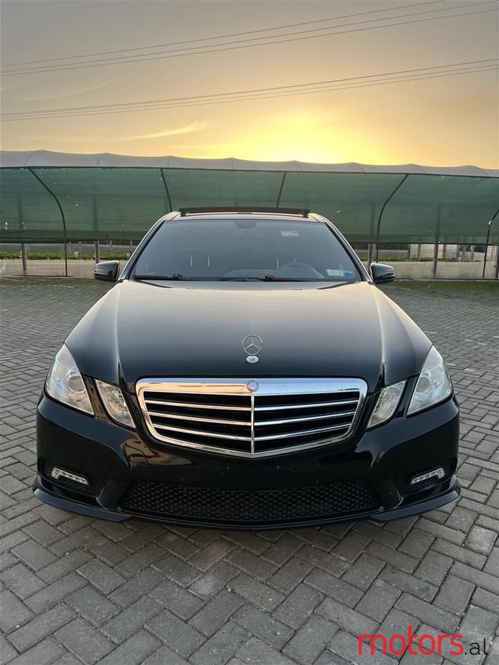 2011' Mercedes-Benz E 350 photo #1