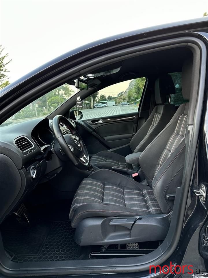 2010' Volkswagen Golf photo #4