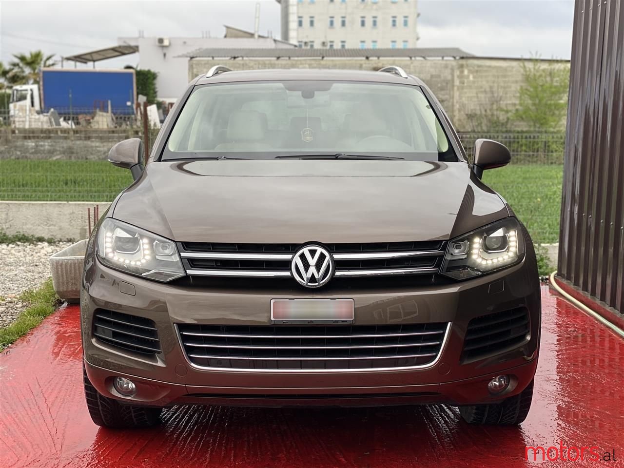2012' Volkswagen Touareg photo #2