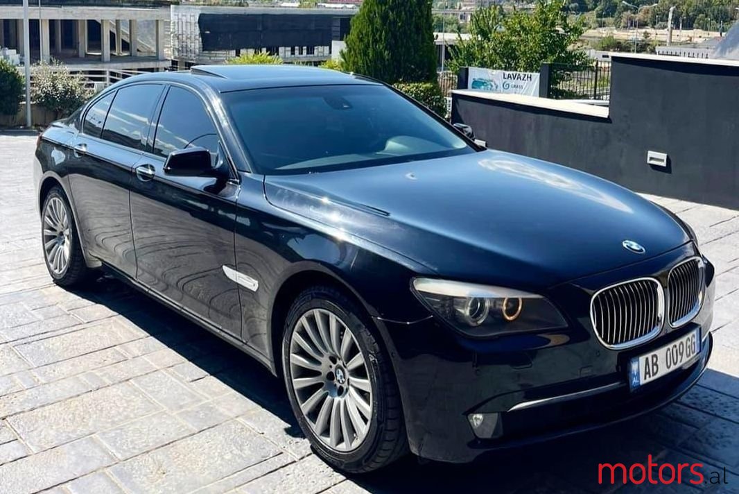 2012' BMW 730 photo #1