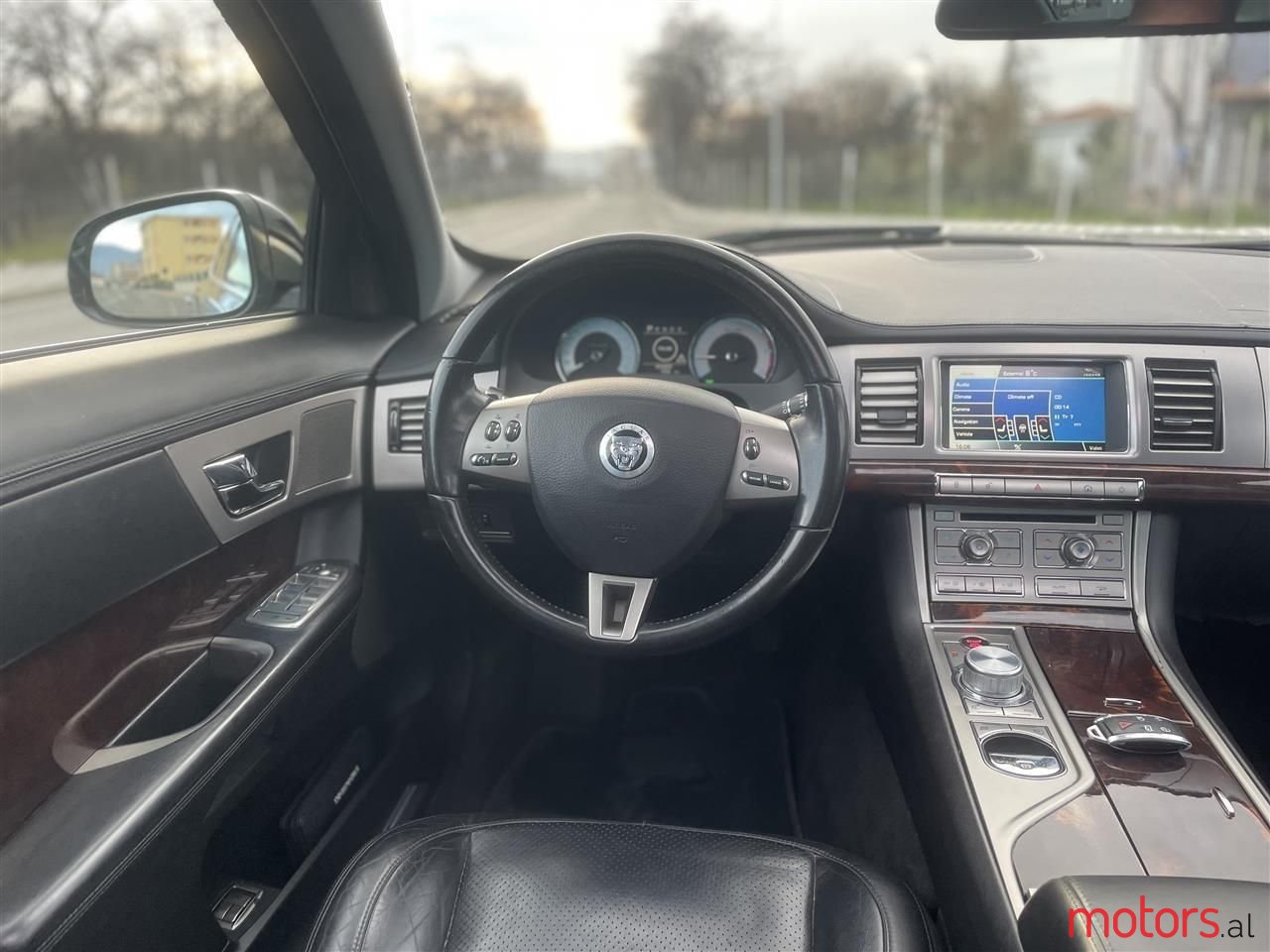 2011' Jaguar XF photo #6