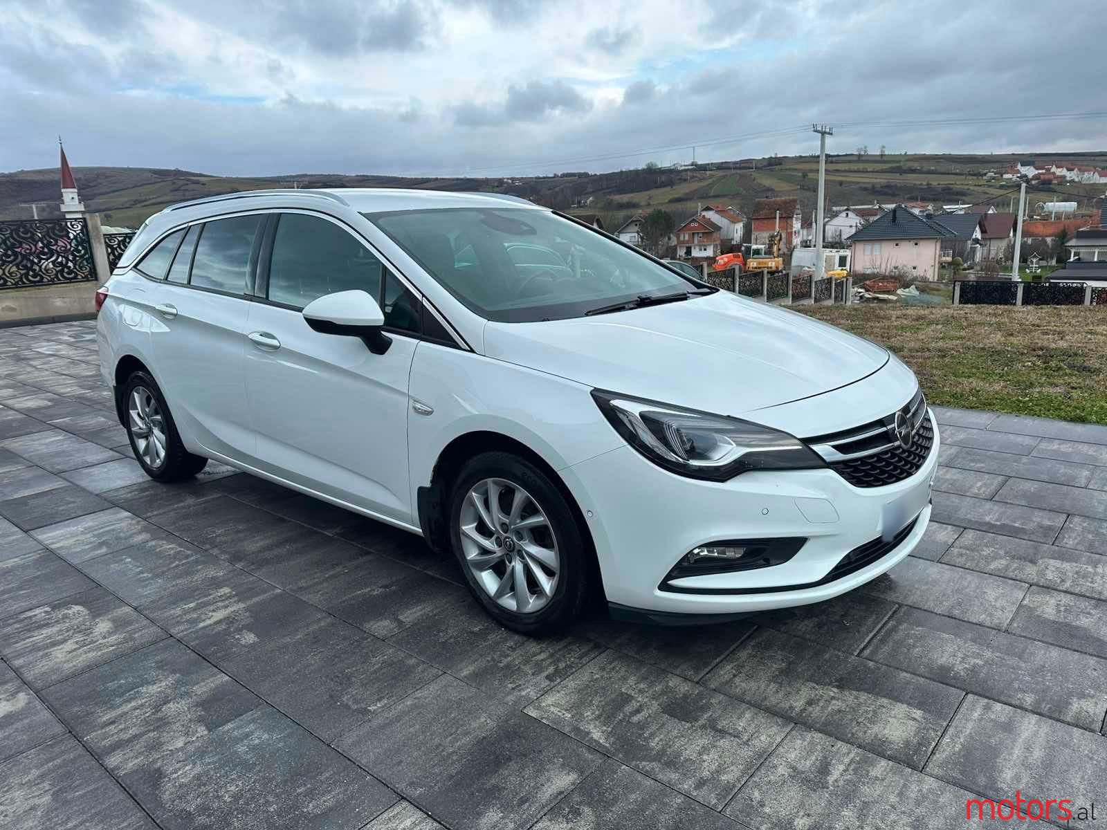 2020' Opel Astra photo #2