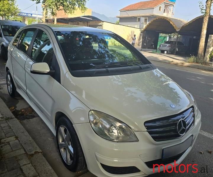 2011' Mercedes-Benz B 180 photo #4