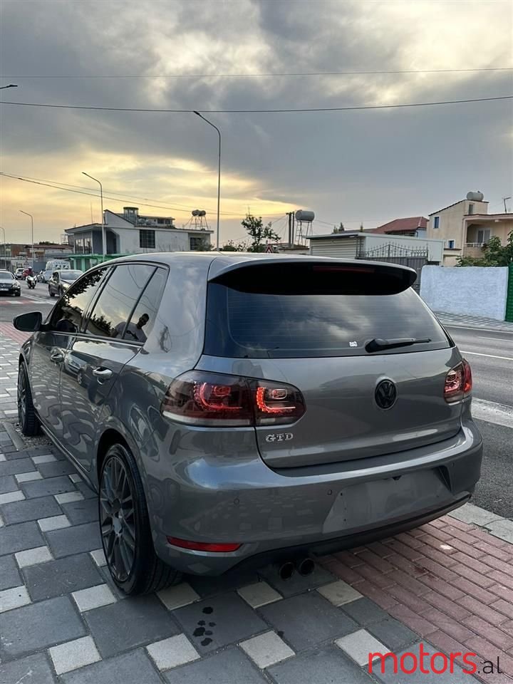 2011' Volkswagen Golf photo #2