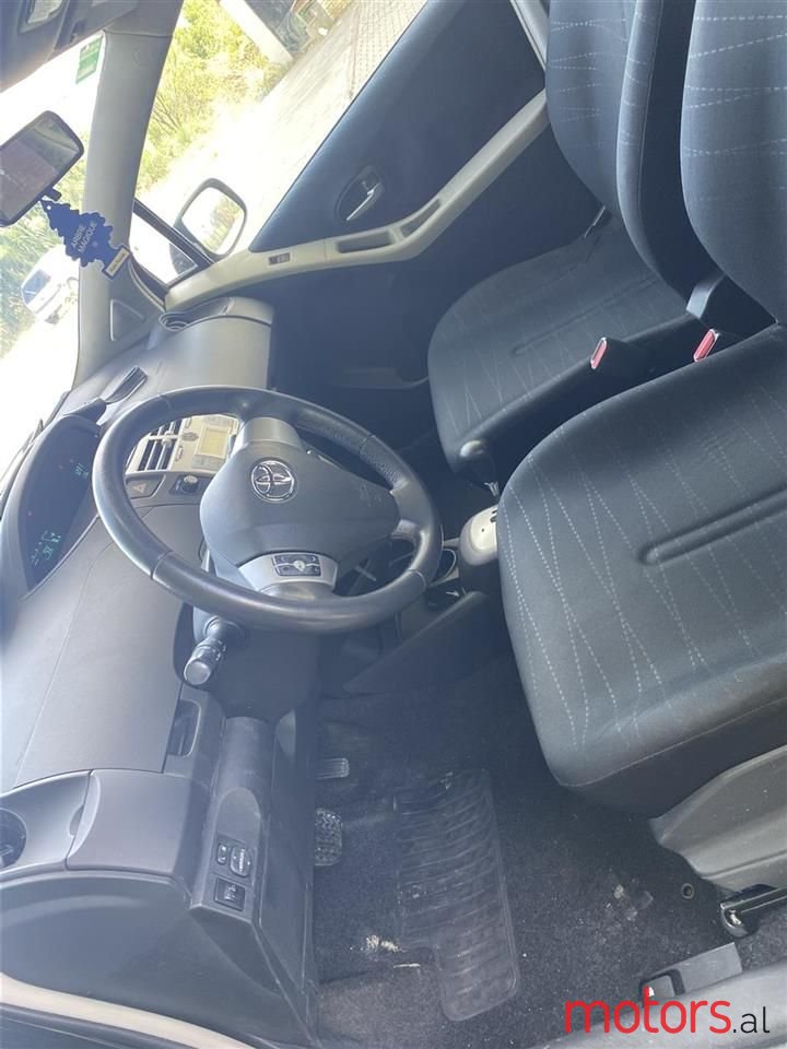2006' Toyota Yaris photo #5