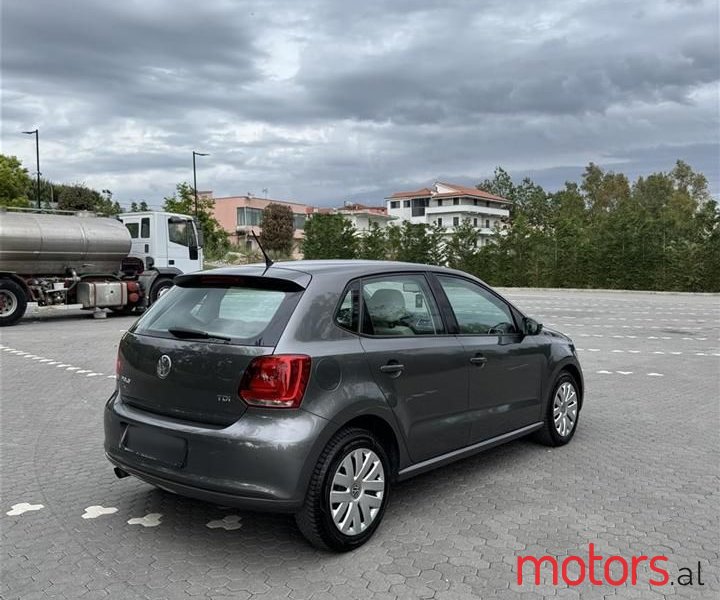 2010' Volkswagen Polo photo #4