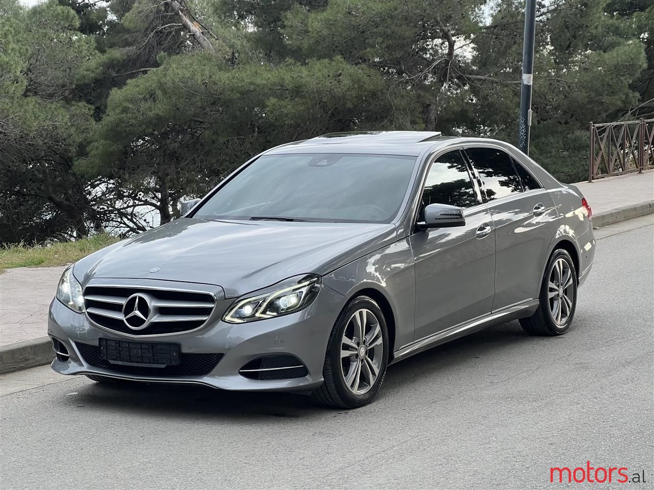 2015' Mercedes-Benz E 220 photo #1