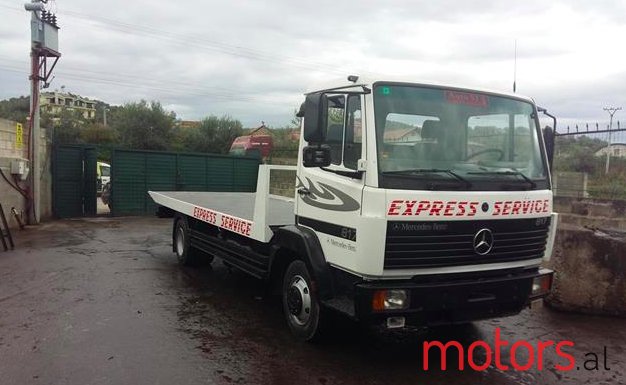 2010' Mercedes-Benz 817 photo #1