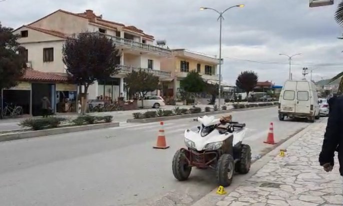 Motori përplas këmbësorin dhe e tërheq zvarrë,plagosen rëndë dy persona në Berat