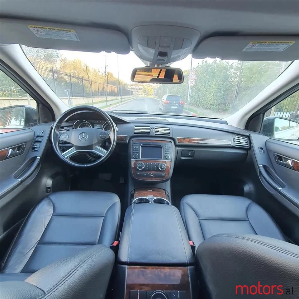 2011' Mercedes-Benz R 350 photo #4