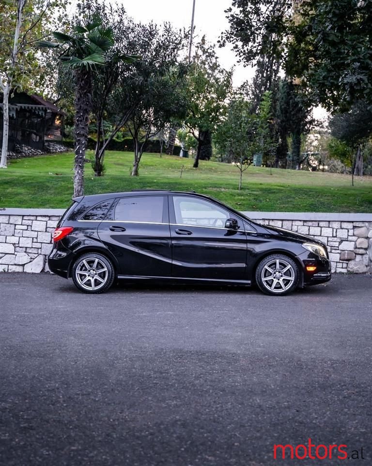 2013' Mercedes-Benz B 250 photo #3