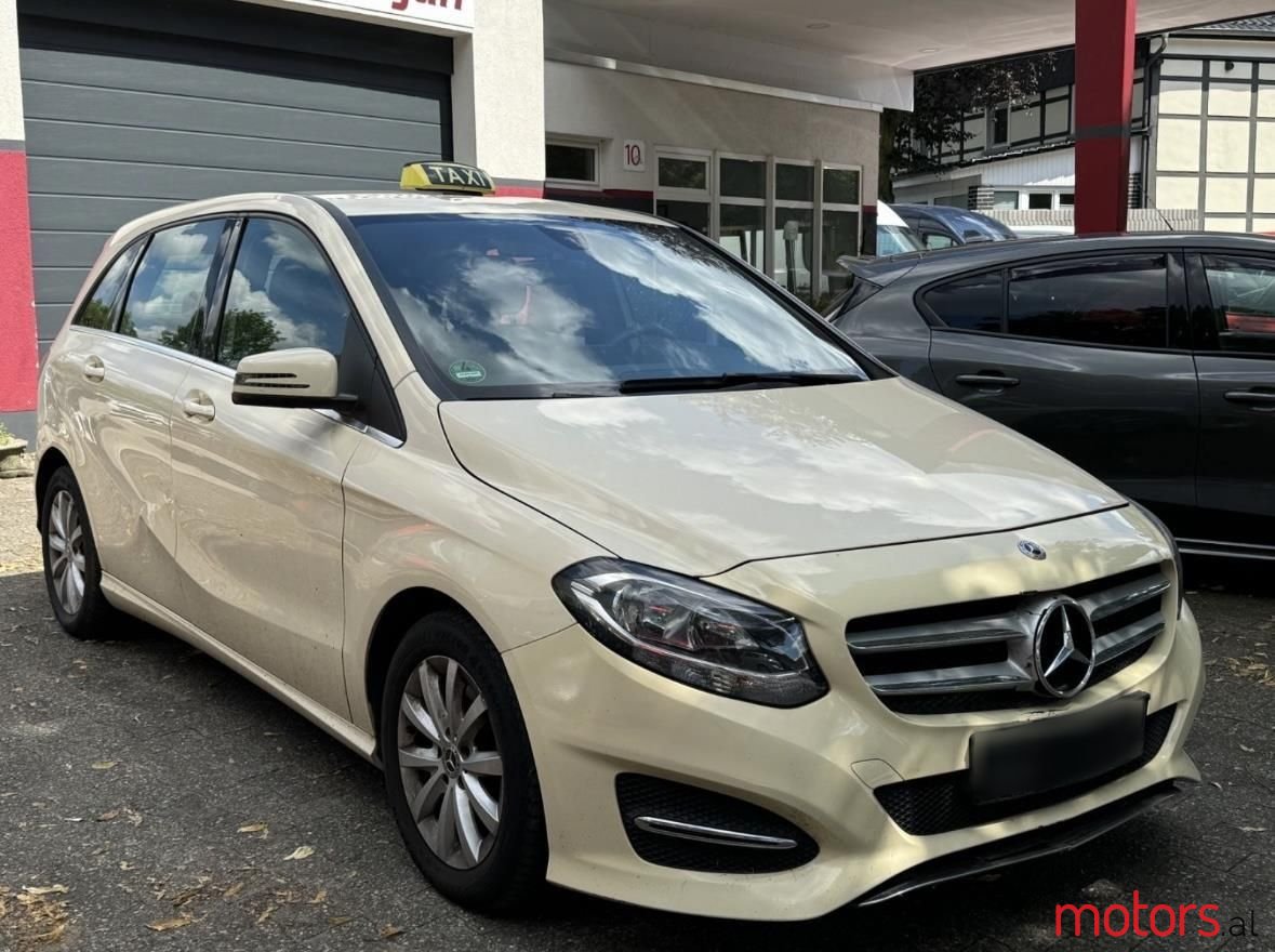2017' Mercedes-Benz B 180 photo #4