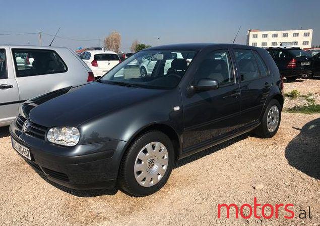 2002' Volkswagen Golf photo #2