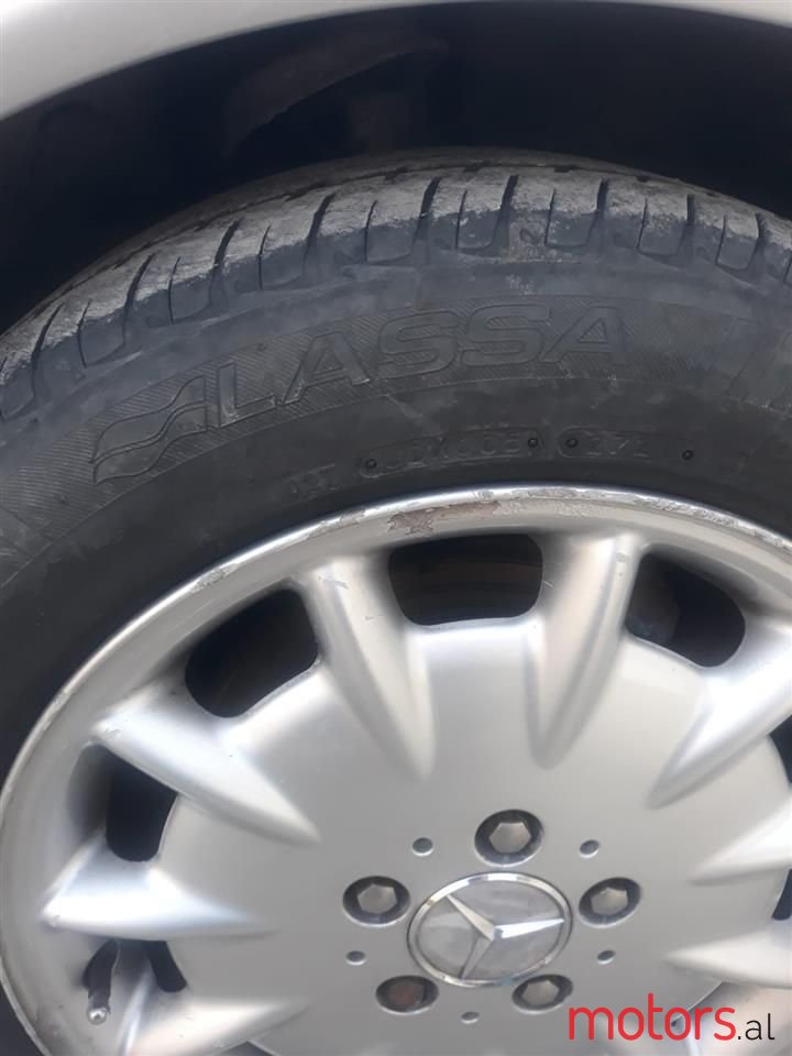 2002' Mercedes-Benz E 220 photo #4