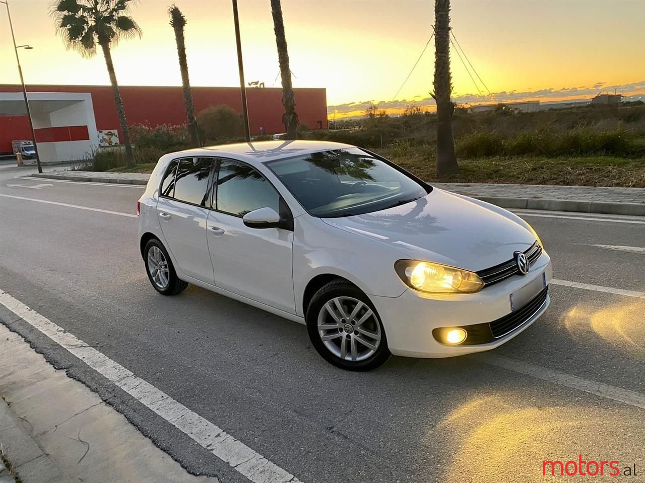 2011' Volkswagen Golf photo #4