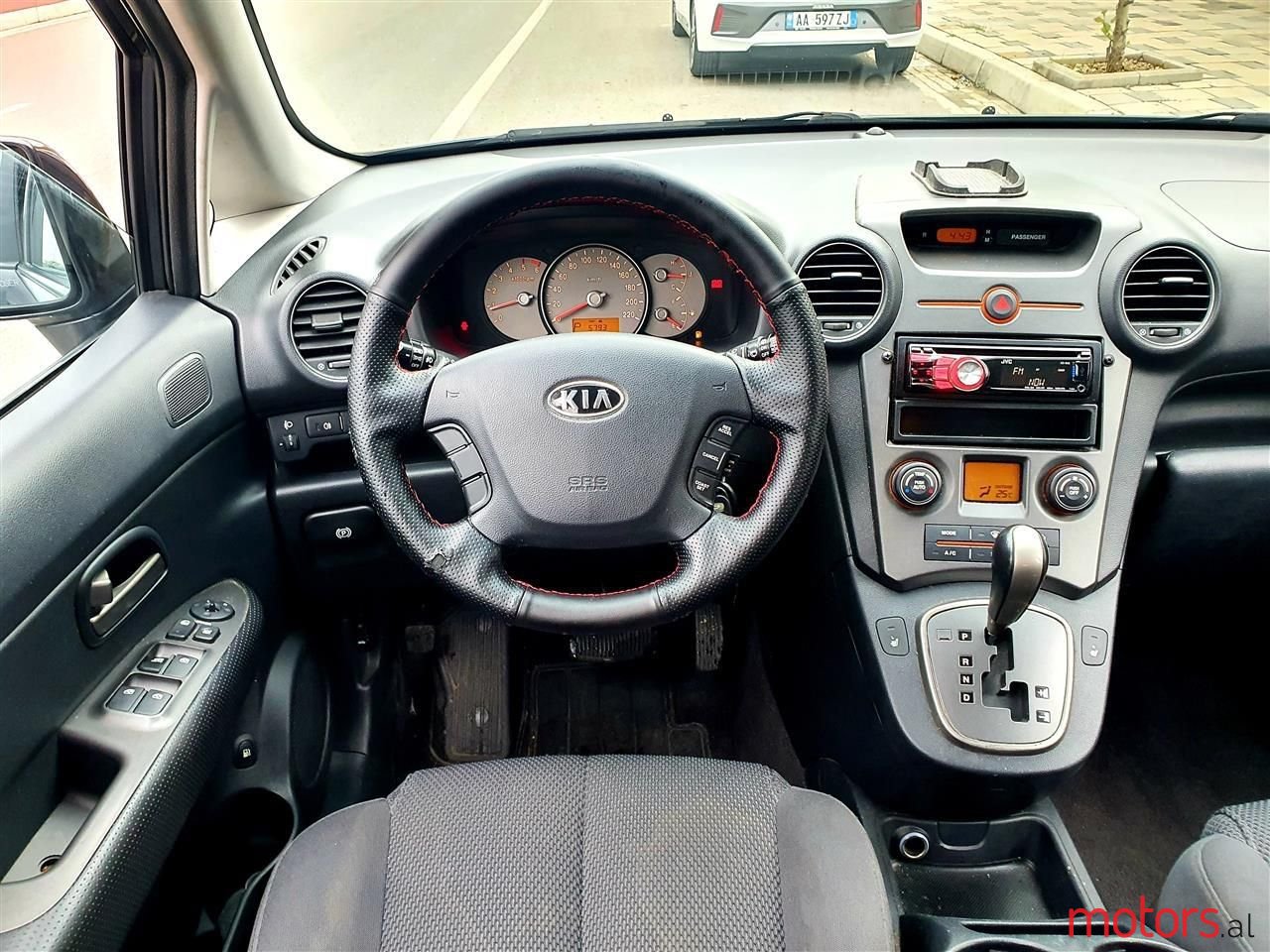 2009' Kia Carens photo #4