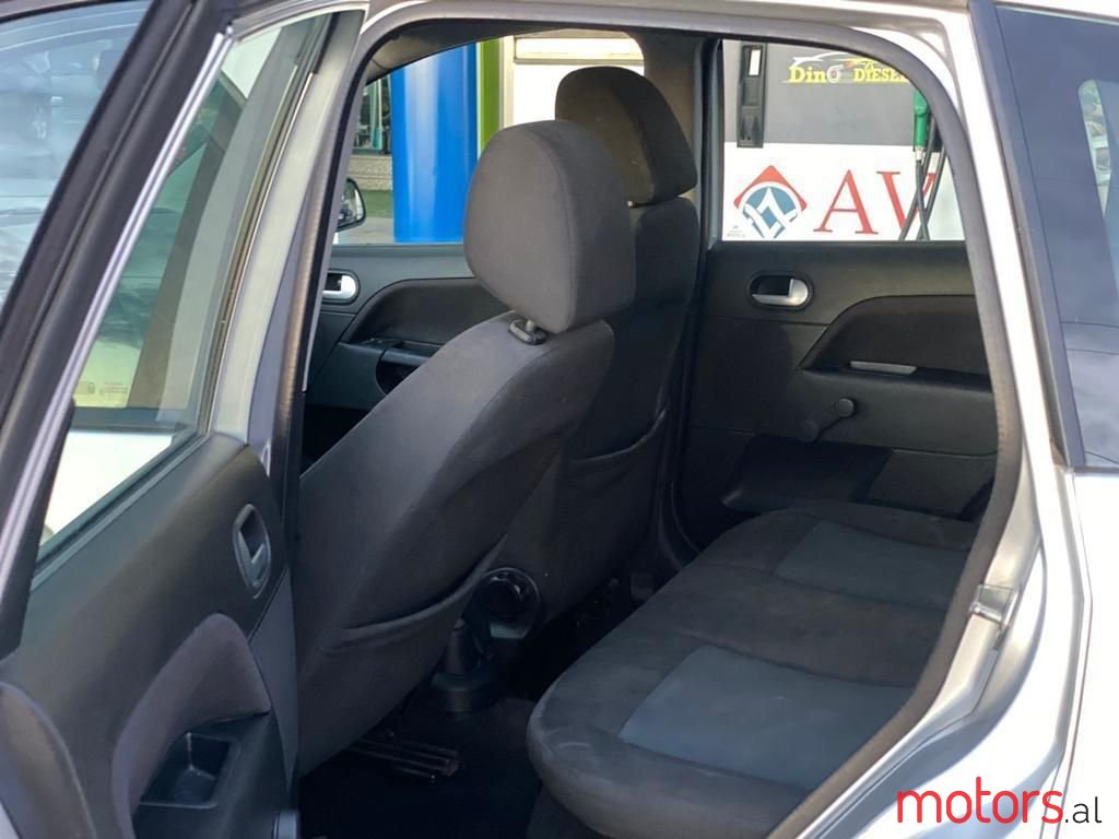 2008' Ford Fiesta photo #5