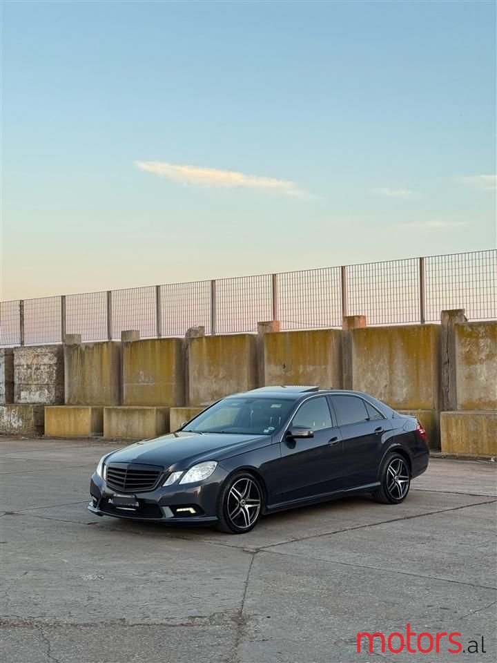 2011' Mercedes-Benz E 350 photo #1
