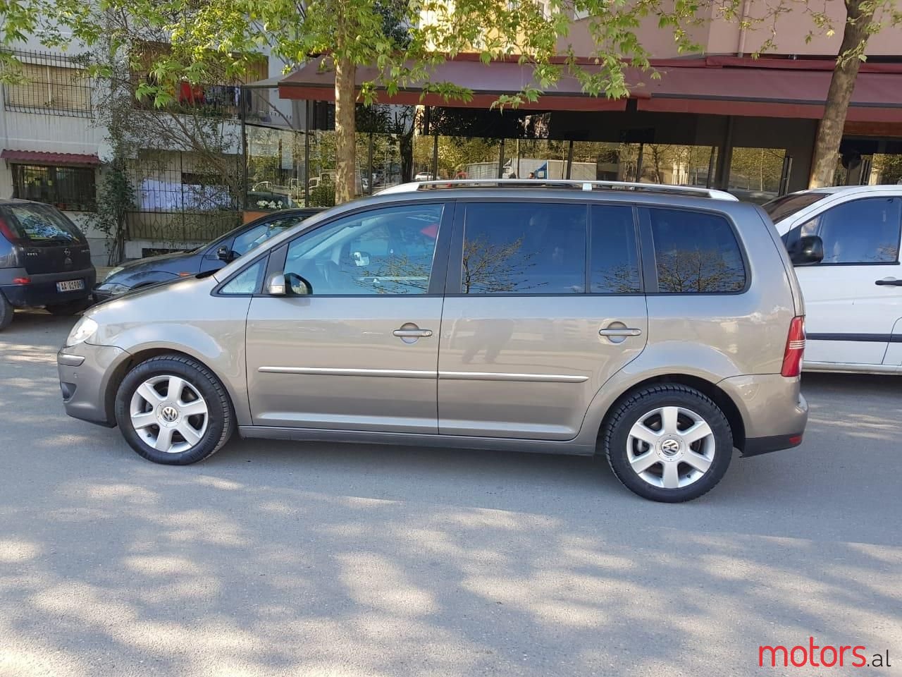 2007' Volkswagen Touran photo #1
