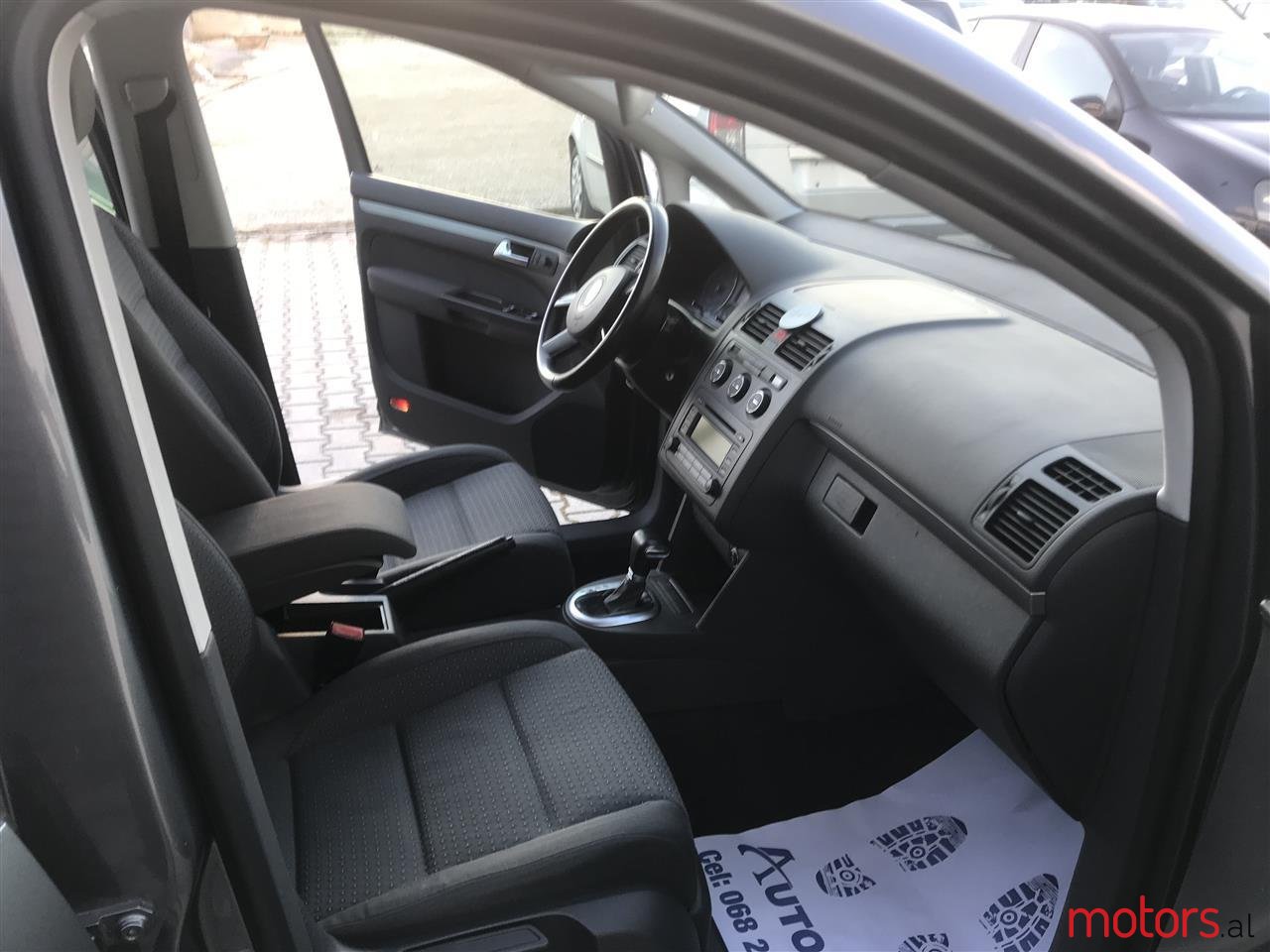 2004' Volkswagen Touran photo #7