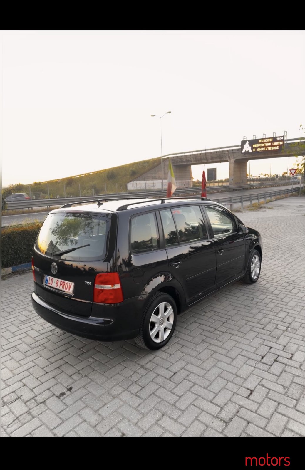 2007' Volkswagen Touran photo #4