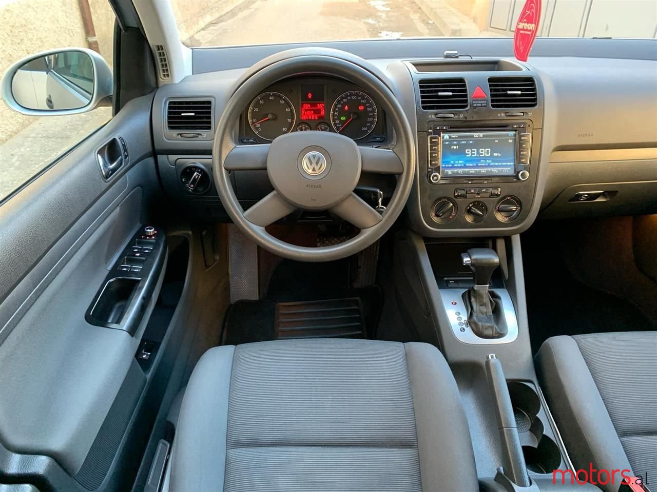 2004' Volkswagen Golf photo #6