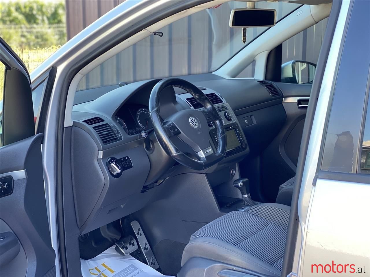 2005' Volkswagen Touran photo #5